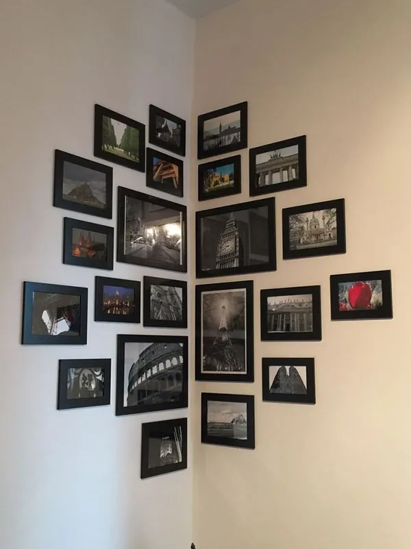 Photo frame arrangement in the reception area 29