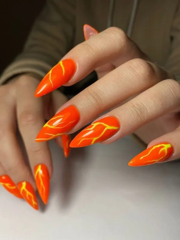 35 طرح ناخن جیغ شیک دخترونه؛ رنگای تند، استایلای خاص💅 19 Screaming stylish nail design 17