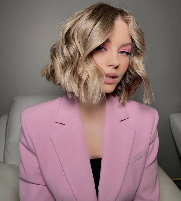 Short curly hairstyle 15