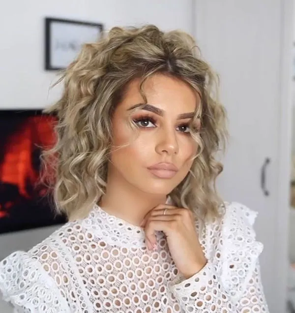 Short curly hairstyle 9