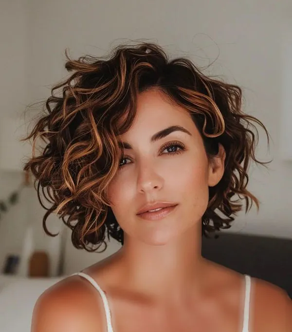 Short hairstyles for curly hair 11