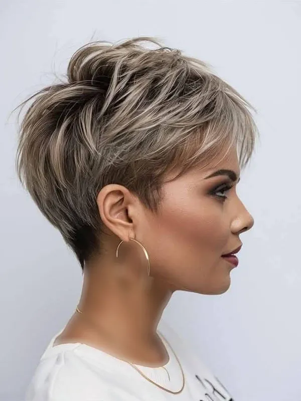 Short hairstyles for curly hair 21