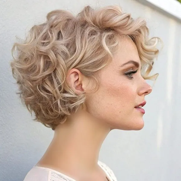 Short hairstyles for curly hair 5