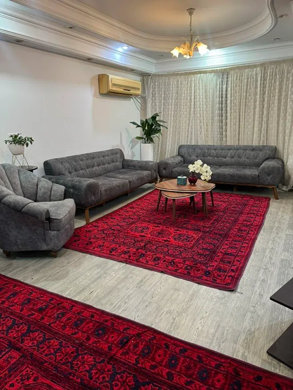 33 ایده چیدمان مبل راحتی؛ چطور خونت دنج و شیک تر بشه؟ 16 Sofa arrangement 12