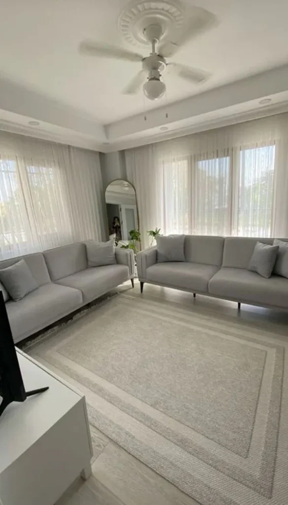 33 ایده چیدمان مبل راحتی؛ چطور خونت دنج و شیک تر بشه؟ 20 Sofa arrangement 17