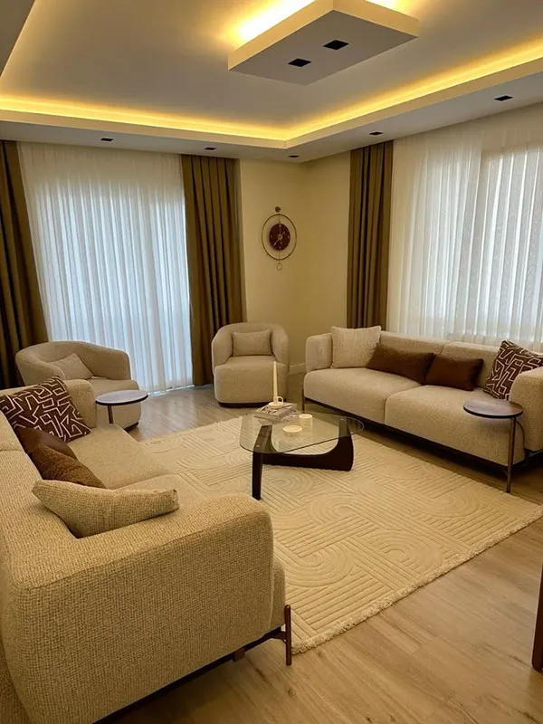 33 ایده چیدمان مبل راحتی؛ چطور خونت دنج و شیک تر بشه؟ 6 Sofa arrangement 3