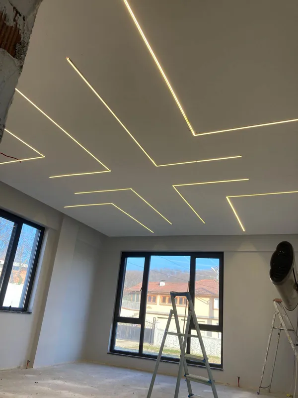 35 طرح لاین نوری سقف؛ ترندی مدرن برای دکوراسیون! 34 line lighting ceiling diakoland photo 31