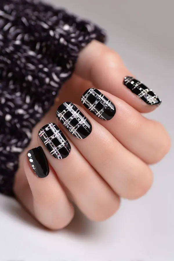 Black nail design for girls 27