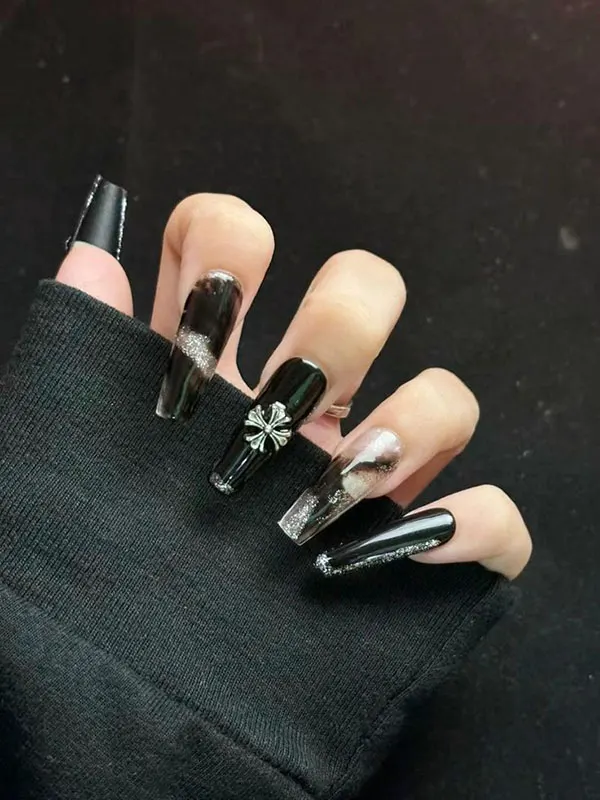 Black nail design for girls 28