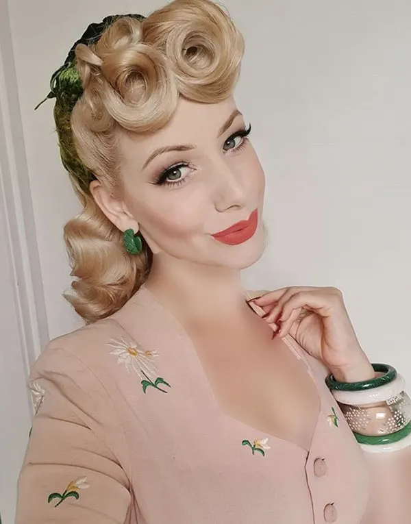 Classic womens hairstyle 27