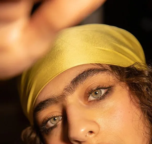 Continuous eyebrow model 14