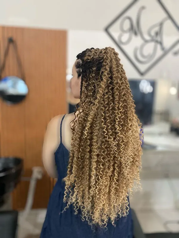 Curly hair style 18