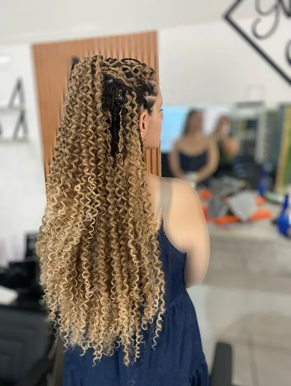 Curly hair style 20