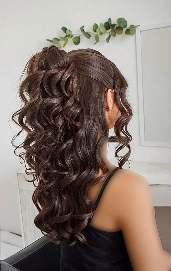 31 مدل موی دم اسبی فر زنانه؛ استایل خفن و جمعوجور برای مهمونیها 10 Curly ponytail hairstyle 6