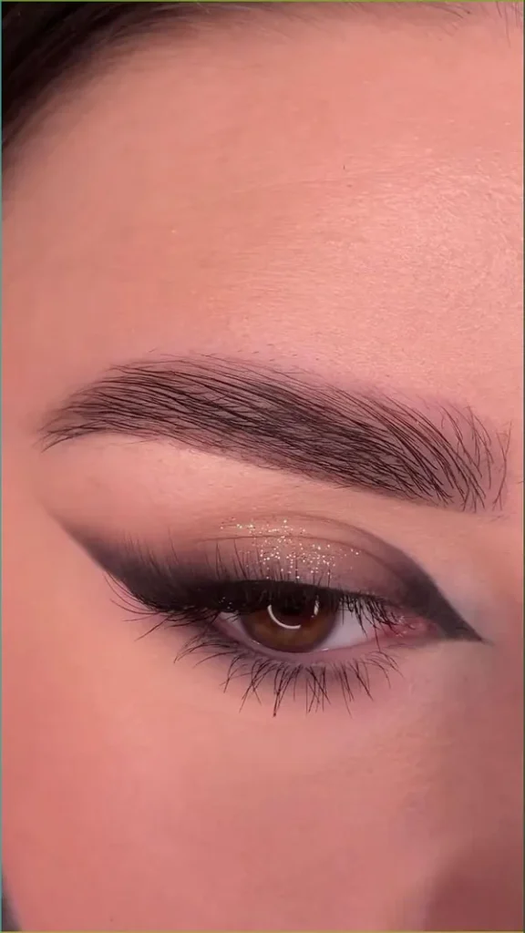 آموزش سایه زدن چشم 2025؛ تکنیکهای آسون برای آرایش شیک روزانه! 17 Eye shadow tutorial 14