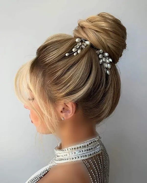 Hair bun style 17