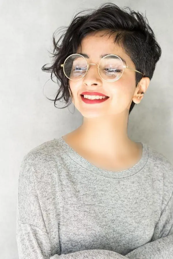 Haircuts for curly hair 28