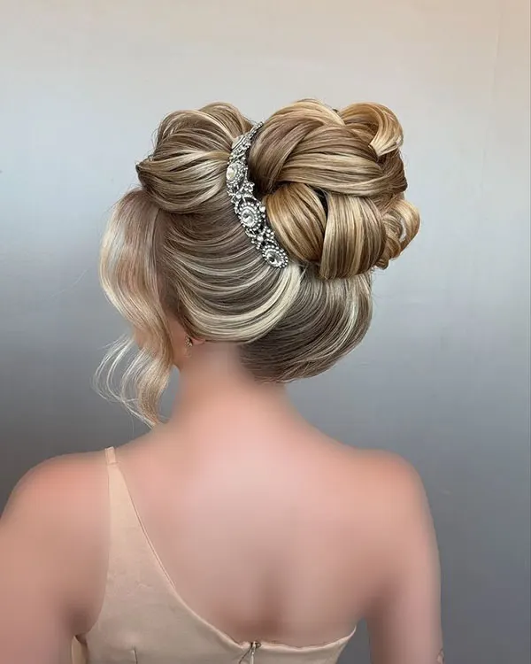 Hairstyles for a wedding 18