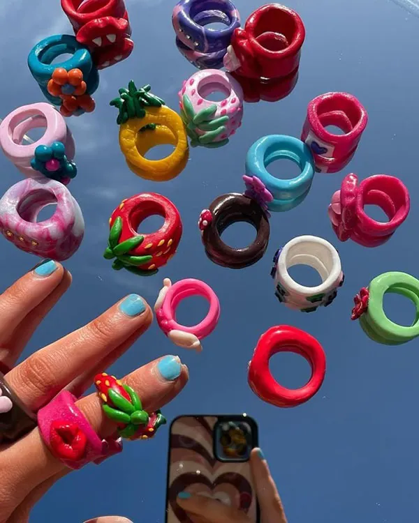 آموزش درست کردن انگشتر با خمیر کلی؛ وقتی خلاقیت روی انگشتهات میدرخشه ✨ 7 How to make a ring with clay 3