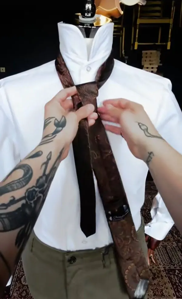 How to tie a tie 4