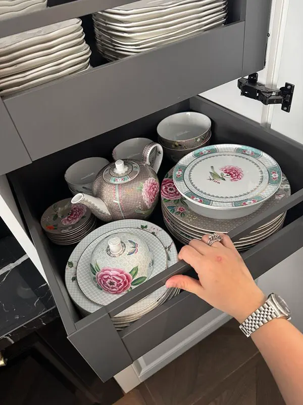 Insta bridal cabinet layout 17