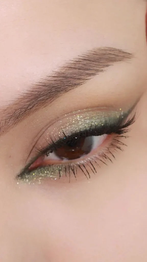 Light eyeshadow for girls 22
