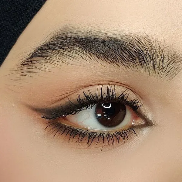 Light eyeshadow for girls 24