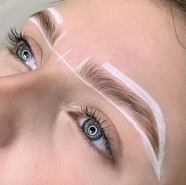 Micro eyebrow model for girls 16