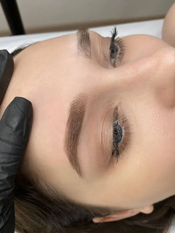 Micro eyebrow model for girls 18