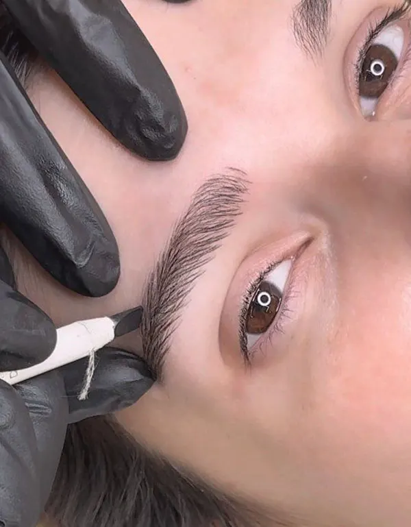 Micro eyebrow model for girls 31