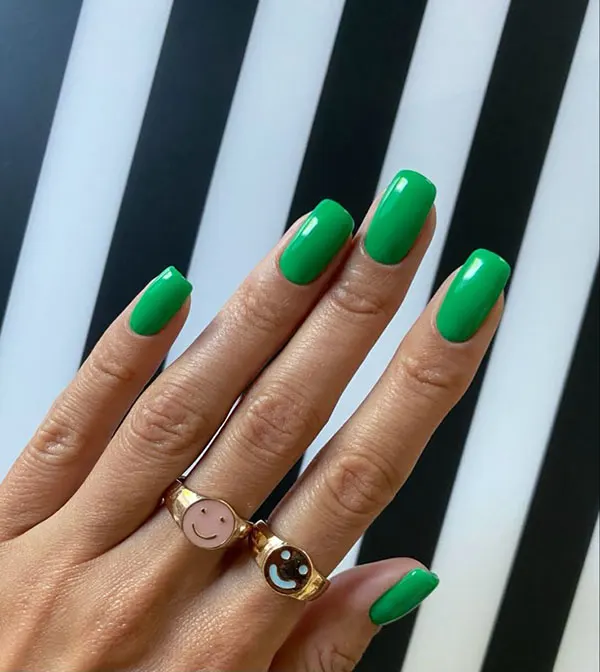 Photo of green nails 14