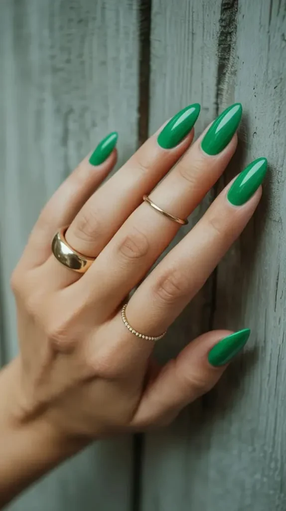Photo of green nails 27