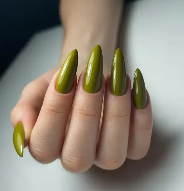 Photo of green nails 9