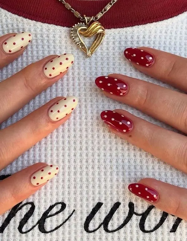طرح ناخن خال خالی جدید؛ ترند بامزه و خاص 2025 برای استایل دخترونه! 6 Polka dot nail design 1