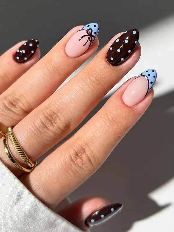 طرح ناخن خال خالی جدید؛ ترند بامزه و خاص 2025 برای استایل دخترونه! 25 Polka dot nail design 17