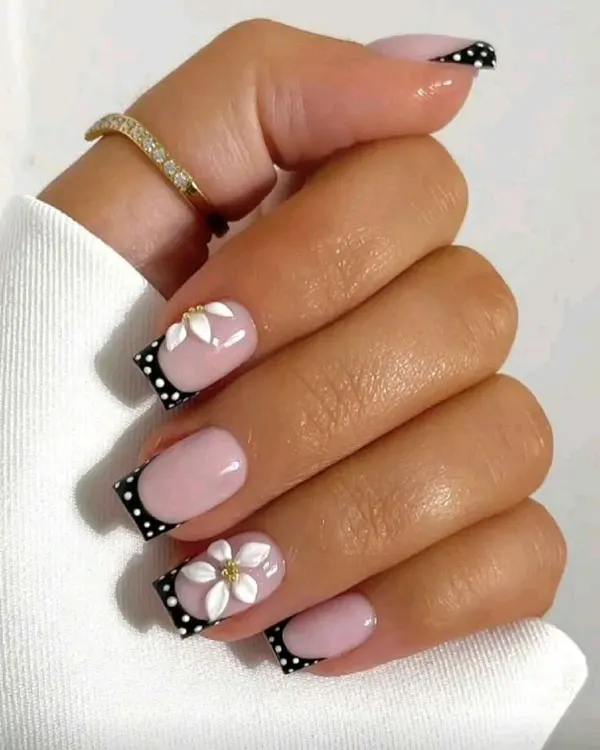 طرح ناخن خال خالی جدید؛ ترند بامزه و خاص 2025 برای استایل دخترونه! 29 Polka dot nail design 21
