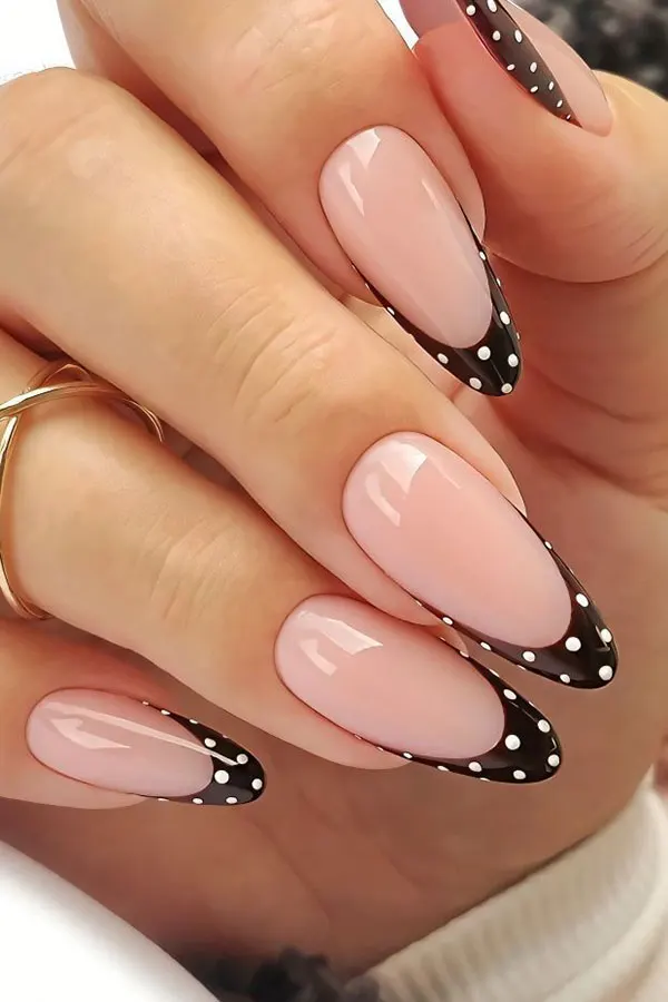 طرح ناخن خال خالی جدید؛ ترند بامزه و خاص 2025 برای استایل دخترونه! 34 Polka dot nail design 26