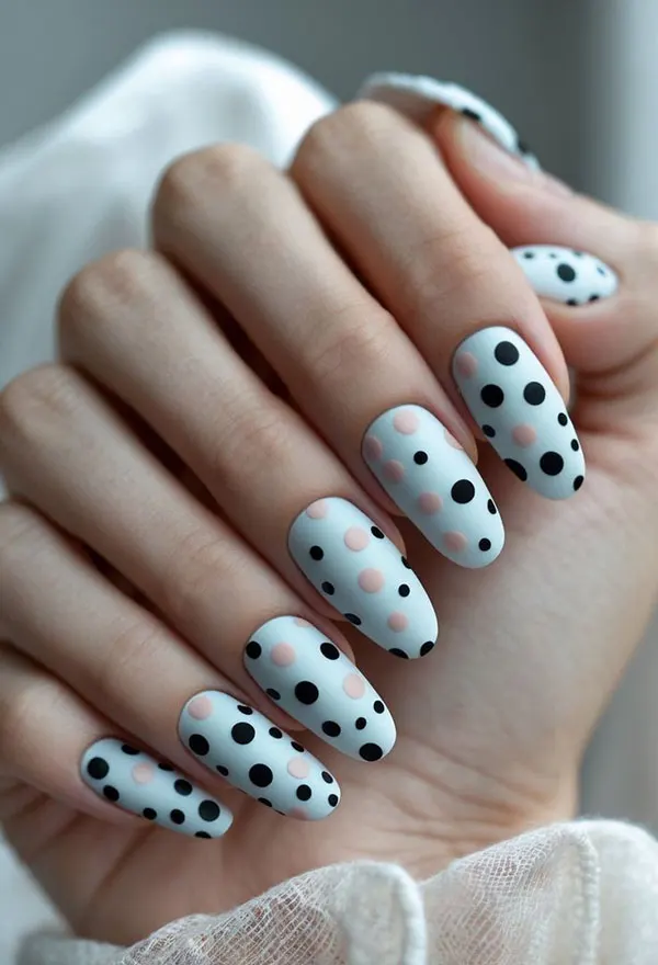 طرح ناخن خال خالی جدید؛ ترند بامزه و خاص 2025 برای استایل دخترونه! 13 Polka dot nail design 9