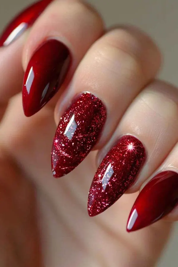Red nail design 30