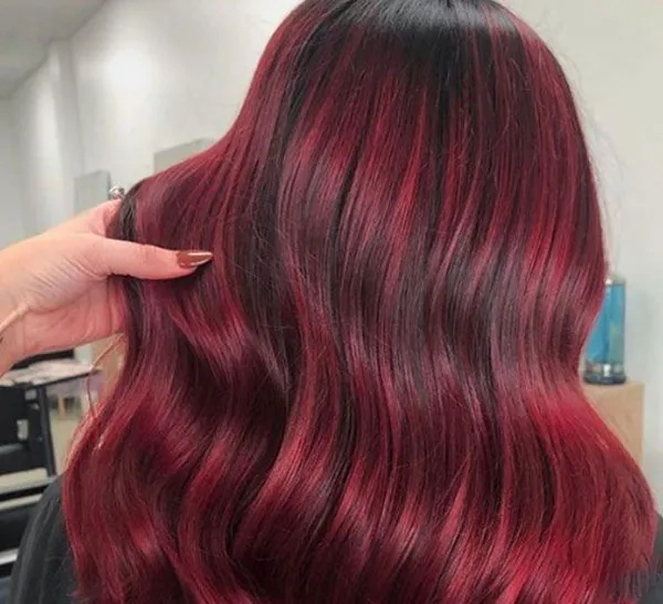 33 مدل رنگ مو یاقوتی ترند پاییز؛ وقتشه بدرخشی مثل یاقوت 💕 17 Ruby hair color 16
