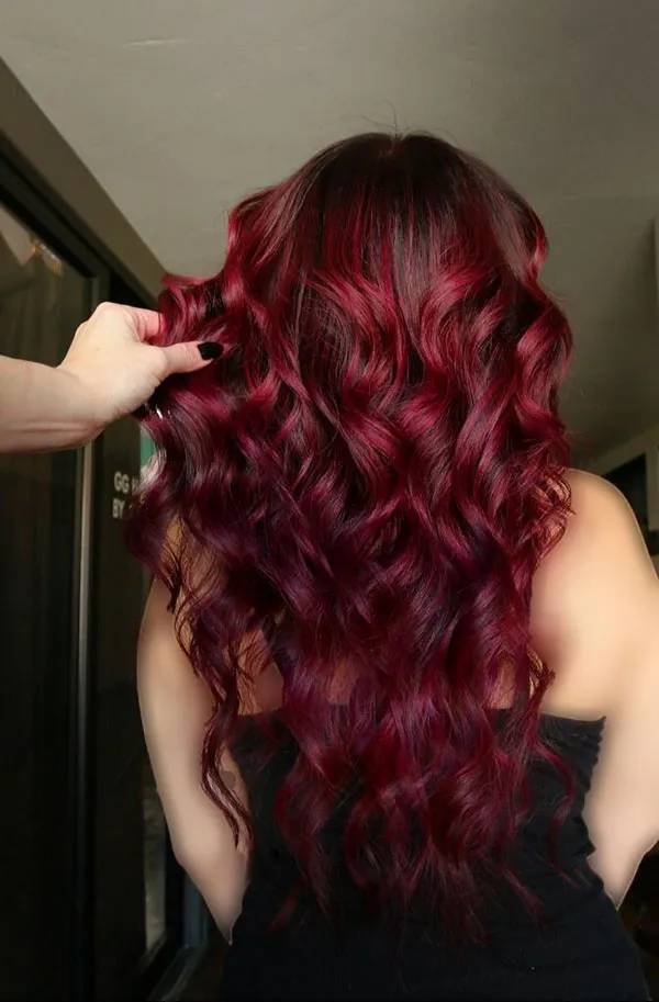 33 مدل رنگ مو یاقوتی ترند پاییز؛ وقتشه بدرخشی مثل یاقوت 💕 7 Ruby hair color 5