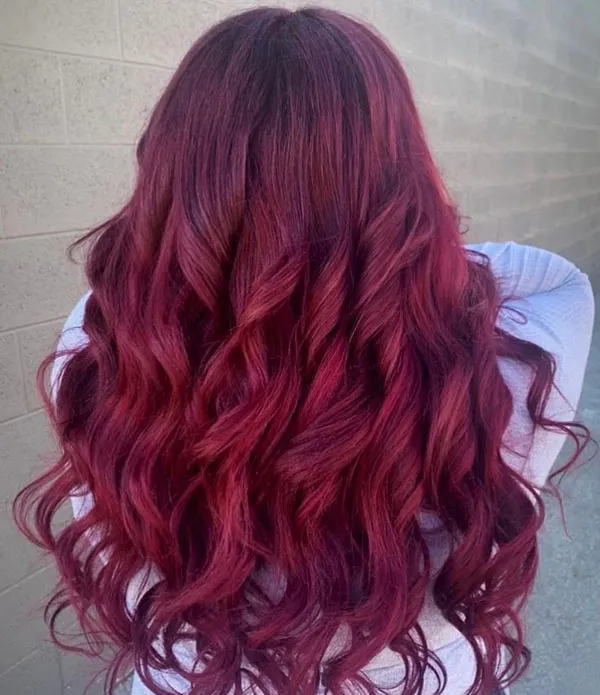 33 مدل رنگ مو یاقوتی ترند پاییز؛ وقتشه بدرخشی مثل یاقوت 💕 10 Ruby hair color 6
