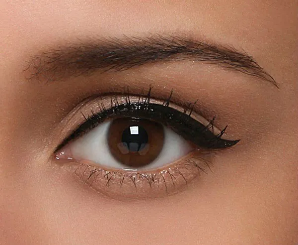 Short eyeliner model 25