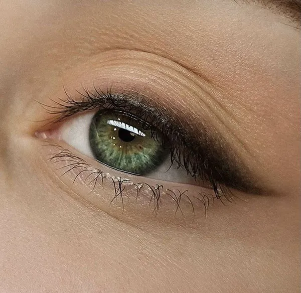 Short eyeliner model 7