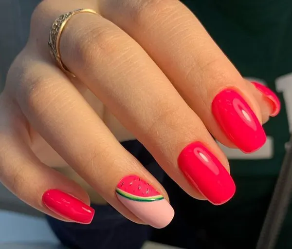 طرح ناخن یلدایی ساده؛ قرمز و شاینِ دلبر شب یلدا 1404🍉 4 Simple Yalda nail design 3