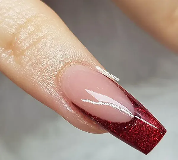 طرح ناخن یلدایی ساده؛ قرمز و شاینِ دلبر شب یلدا 1404🍉 7 Simple Yalda nail design 5