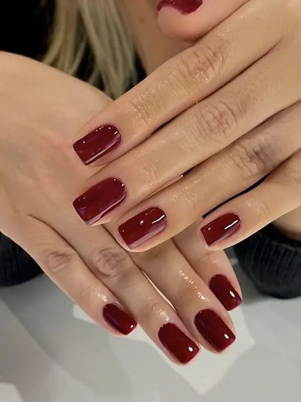 طرح ناخن یلدایی ساده؛ قرمز و شاینِ دلبر شب یلدا 1404🍉 15 Simple Yalda nail design 9