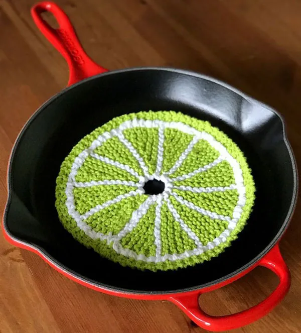 Simple round dishwashing sponge weaving tutorial 9