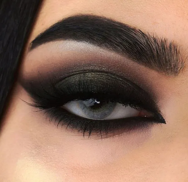 Smokey eye shadow 1
