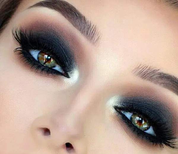 Smokey eye shadow 16